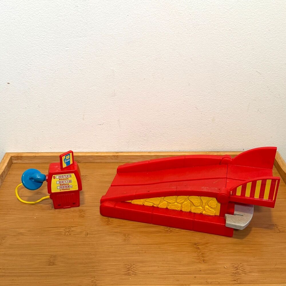 Vintage Tyco Preschool Toys Gas Station Ramp & Fuel Pump 1999 Retro Toy Lot